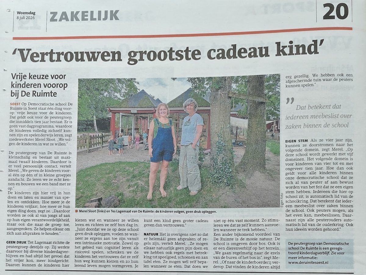 Het artikel in de Soester Courant, over het tienjarig bestaan van de peutergroep van Democratische school De Ruimte in Soest.